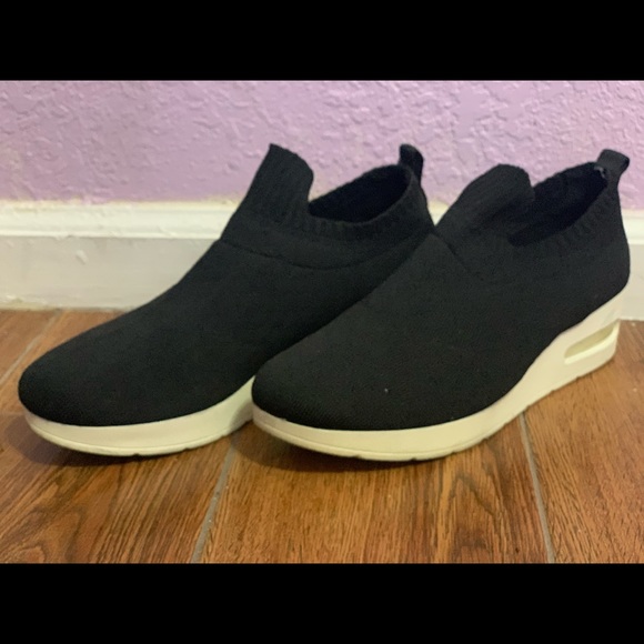 DKNY Sneakers - Picture 2 of 3